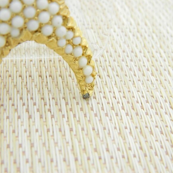 White Bead Beaded Large Starfish Gold Tone Pin - Picture 2 of 4